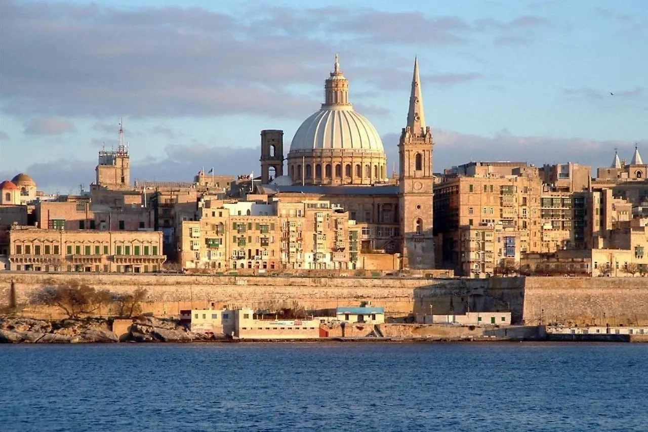 Modern Seaview Apartment In A Prime Location Sliema