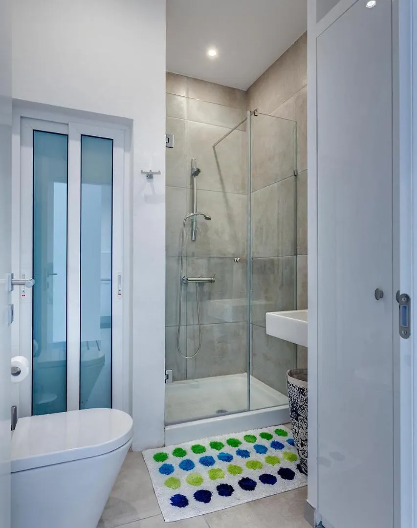 Modern Seaview Apartment In A Prime Location Sliema