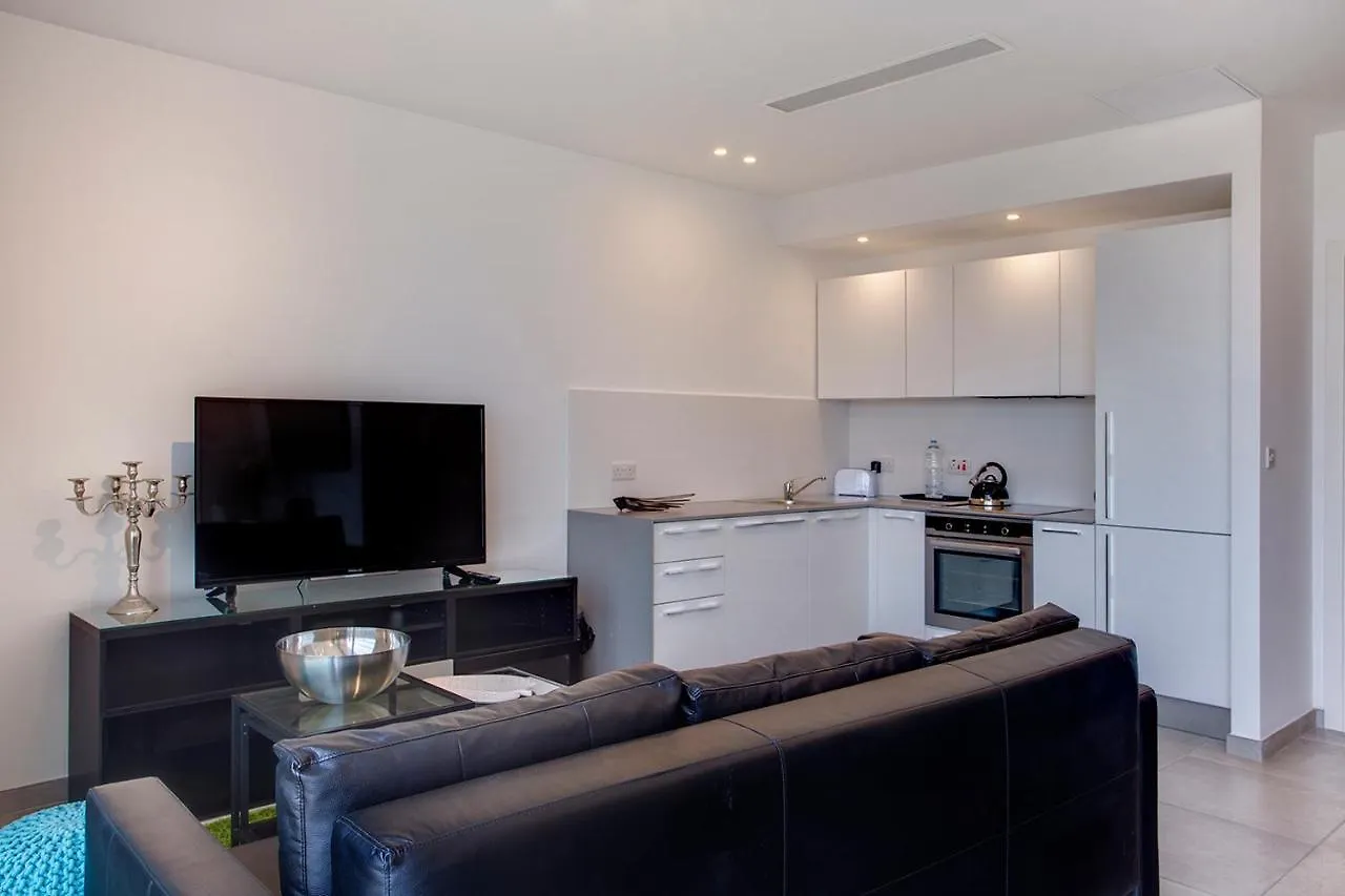 Modern Seaview Apartment In A Prime Location Sliema