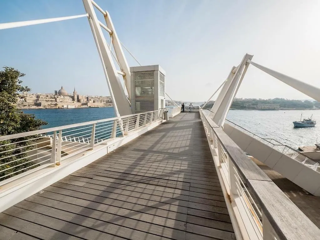 Modern Seaview Apartment In A Prime Location Sliema