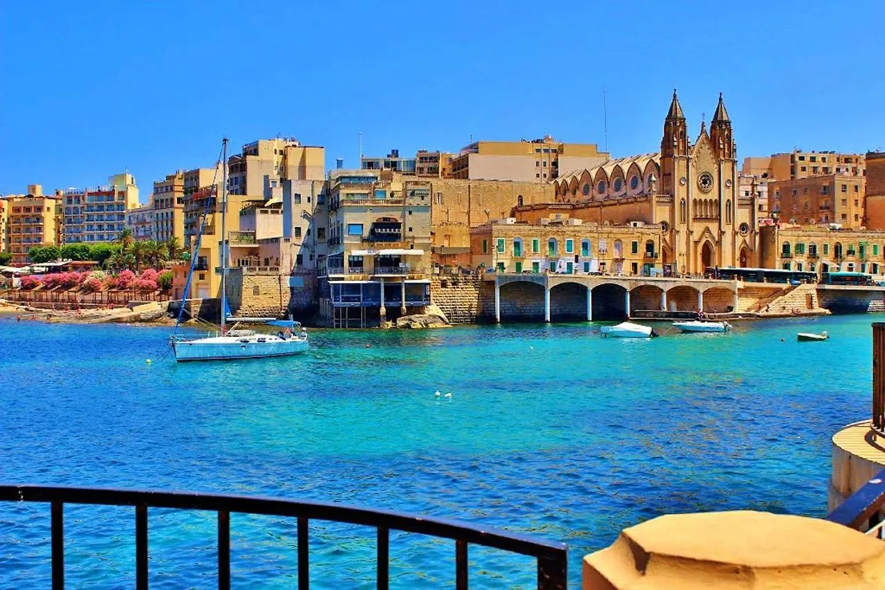 Modern Seaview Apartment In A Prime Location Sliema