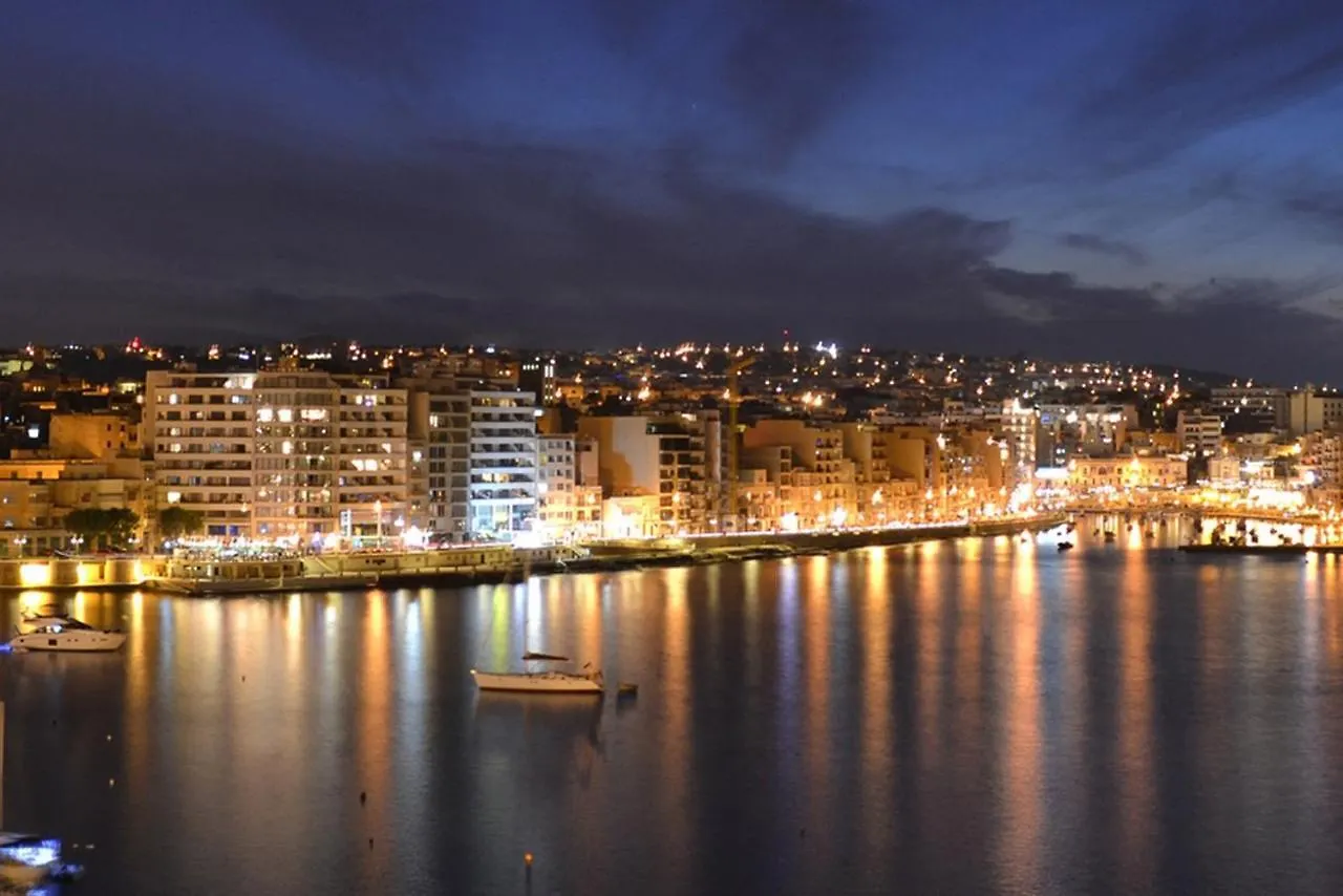 Modern Seaview Apartment In A Prime Location Sliema