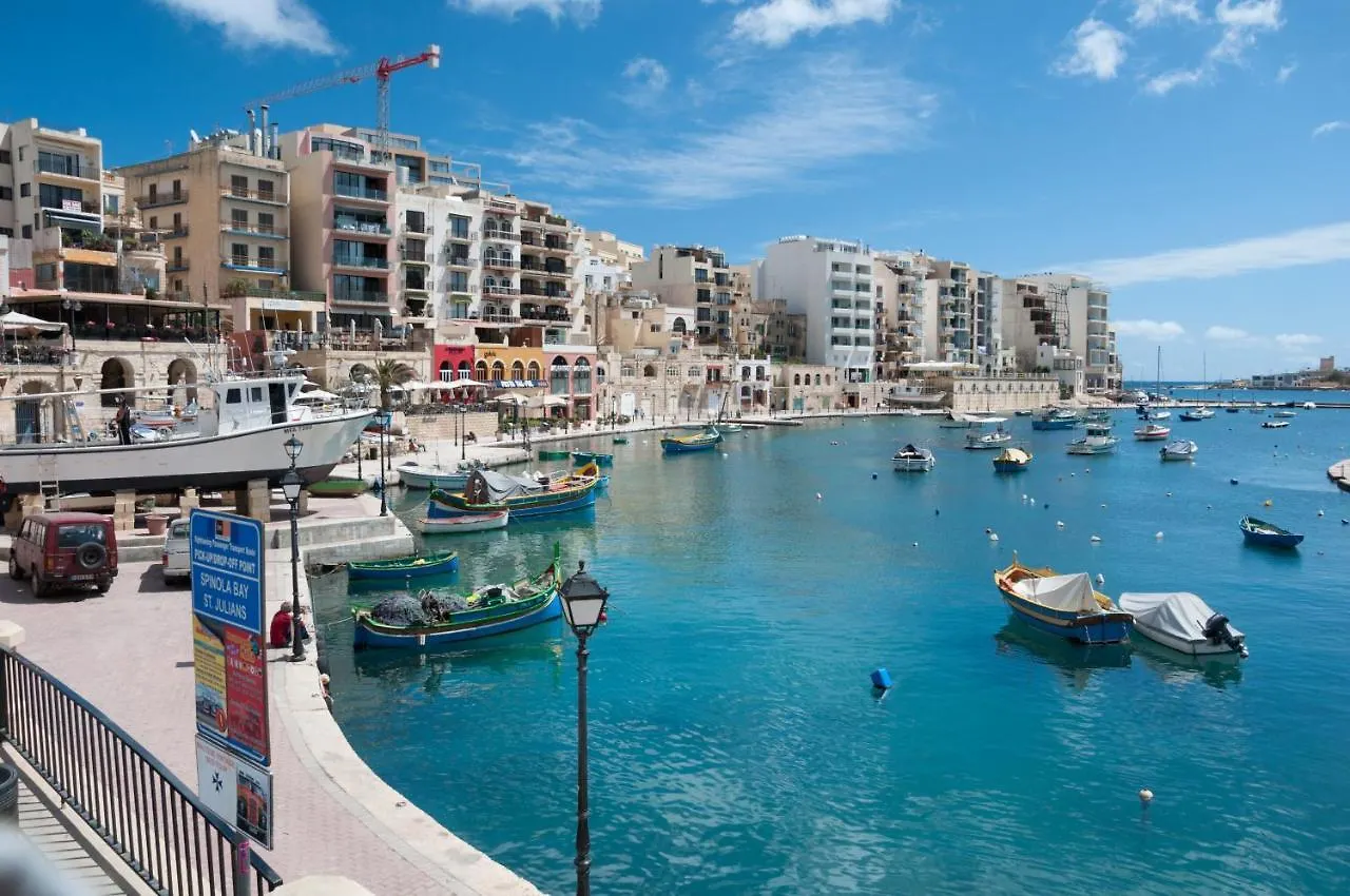 Modern Seaview Apartment In A Prime Location Sliema